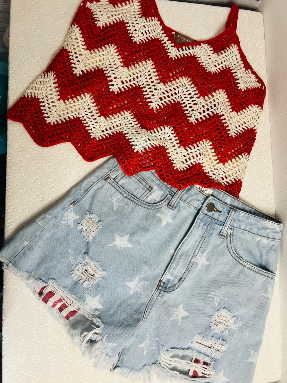 Buckle 33 Coastal RED Chevron Cropped Top & Easel Star Distress Shorts $75